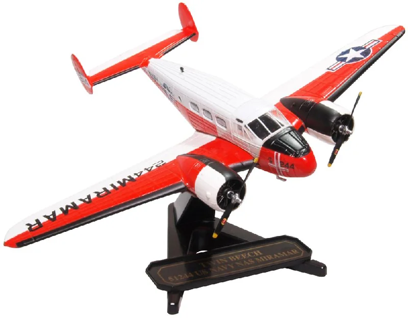 Train dining cars for in - transit meals​ Oxford Diecast Beech UC-45J Expeditor
