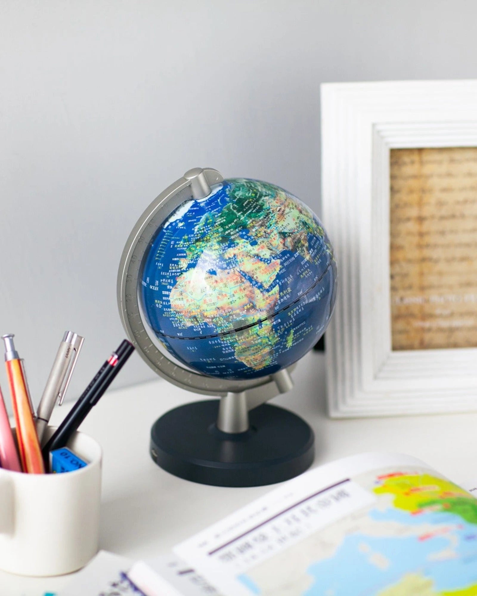 Educational toys for teaching digital marketing concepts Wonderstuff Discovery Desk Globe with Light 13cm Educational toys for teaching digital marketing concepts Wonderstuff Discovery Desk Globe with Light 13cm